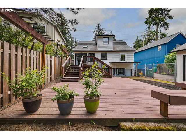 11251 Sw CAPITOL Hwy, Portland, OR 97219