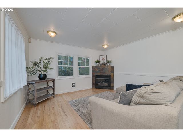 11251 Sw CAPITOL Hwy, Portland, OR 97219