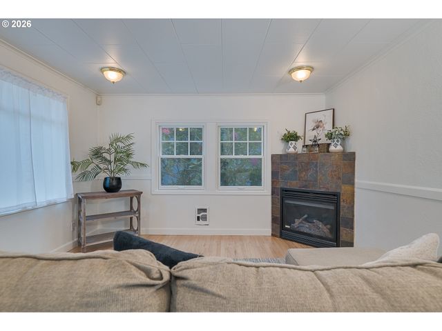 11251 Sw CAPITOL Hwy, Portland, OR 97219
