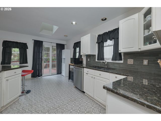 11251 Sw CAPITOL Hwy, Portland, OR 97219