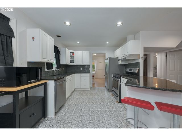 11251 Sw CAPITOL Hwy, Portland, OR 97219