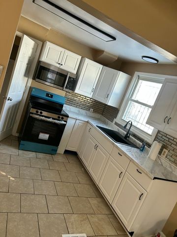 16087 Collingham Drive, Detroit, MI 48205