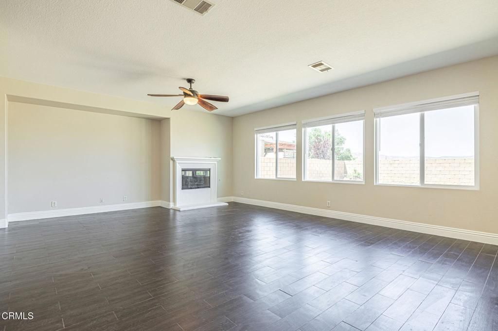 Image 16 of property listing at 43651 Tahoe Way, Lancaster, CA 93536