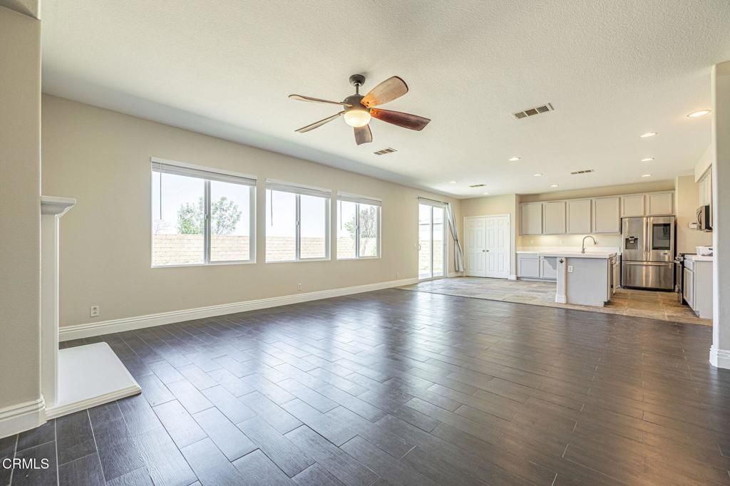 Image 17 of property listing at 43651 Tahoe Way, Lancaster, CA 93536