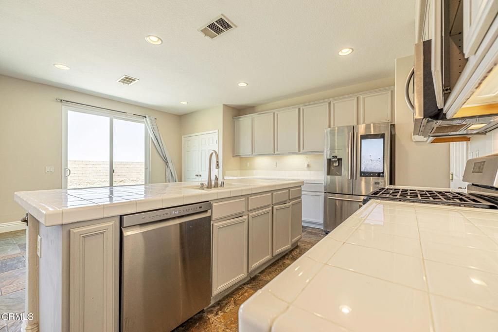 Image 21 of property listing at 43651 Tahoe Way, Lancaster, CA 93536