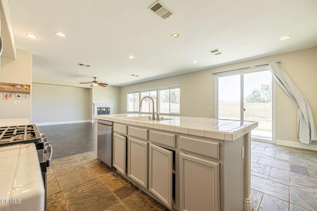 Image 22 of property listing at 43651 Tahoe Way, Lancaster, CA 93536