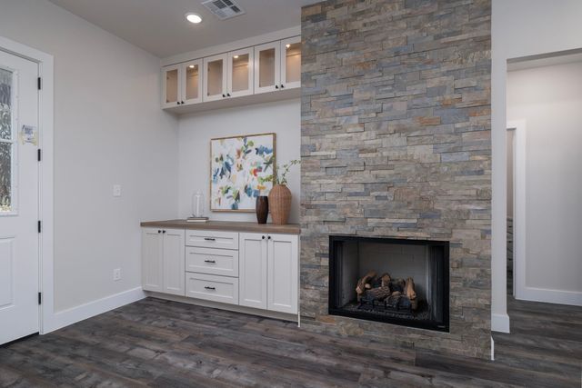 621 Oaklawn Drive, River Oaks, TX 76114