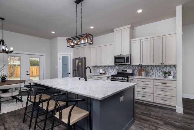 621 Oaklawn Drive, River Oaks, TX 76114