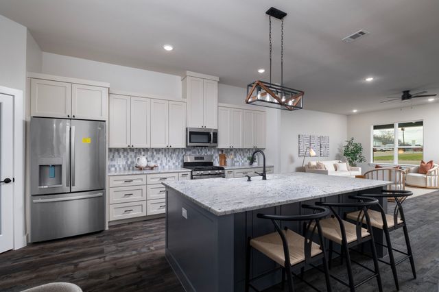 621 Oaklawn Drive, River Oaks, TX 76114