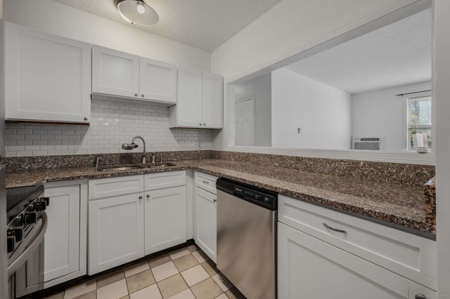 111 Niles Hill Road B, New London, CT 06320