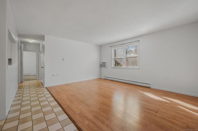 111 Niles Hill Road B, New London, CT 06320