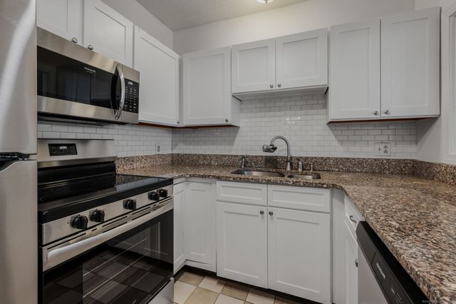 111 Niles Hill Road B, New London, CT 06320