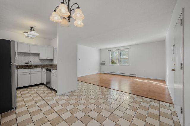 111 Niles Hill Road B, New London, CT 06320