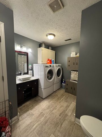 10 Amy Lane, Russell Springs, KY 42642