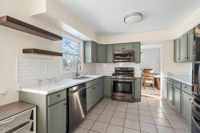 1328 Hill Road, Geneva, IL 60134