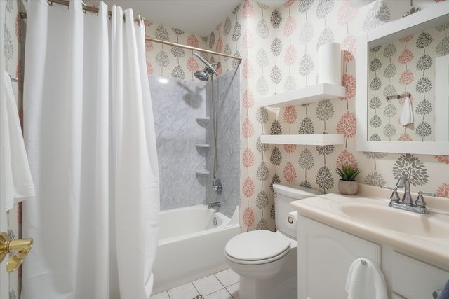 1328 Hill Road, Geneva, IL 60134