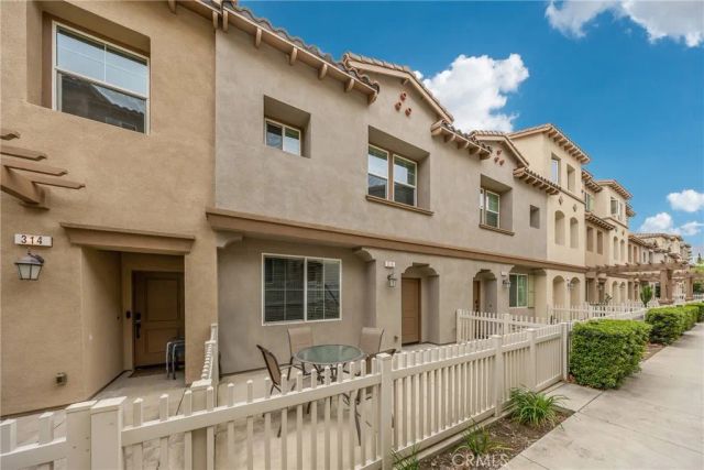 316 N Calvados, Azusa, CA 91702