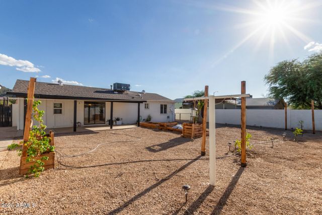 1724 W VOLTAIRE Avenue, Phoenix, AZ 85029