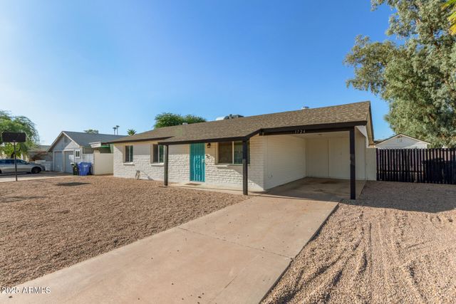 1724 W VOLTAIRE Avenue, Phoenix, AZ 85029