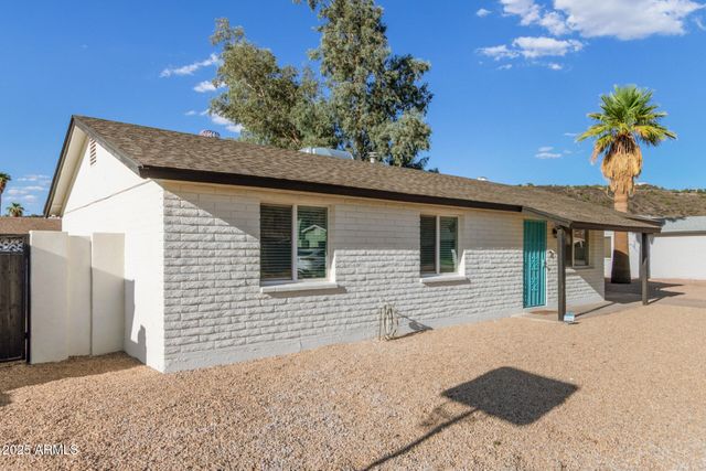 1724 W VOLTAIRE Avenue, Phoenix, AZ 85029