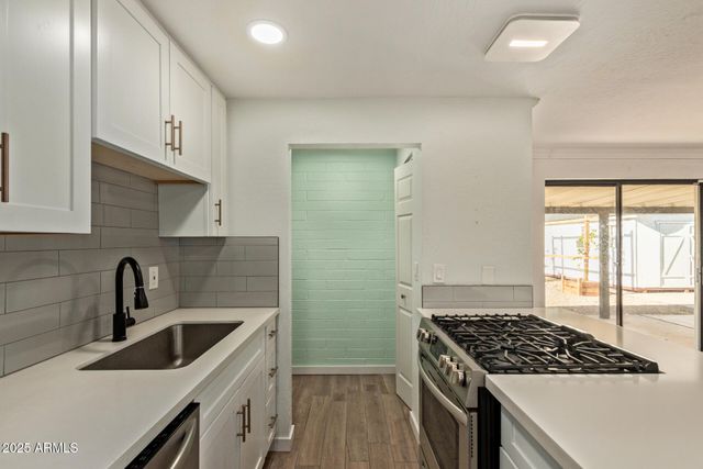 1724 W VOLTAIRE Avenue, Phoenix, AZ 85029