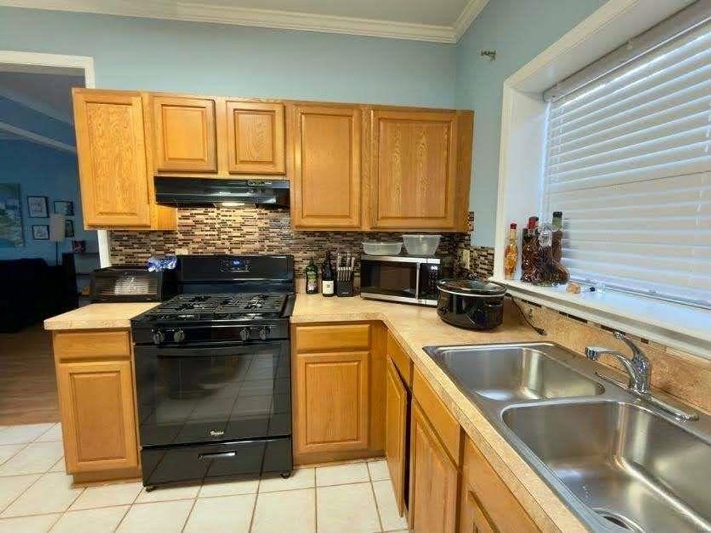 Image 13 of property listing at 1990 Surrey Hill Circle, Lawrenceville, GA 30044