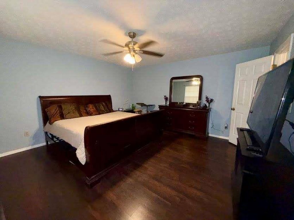 Image 20 of property listing at 1990 Surrey Hill Circle, Lawrenceville, GA 30044