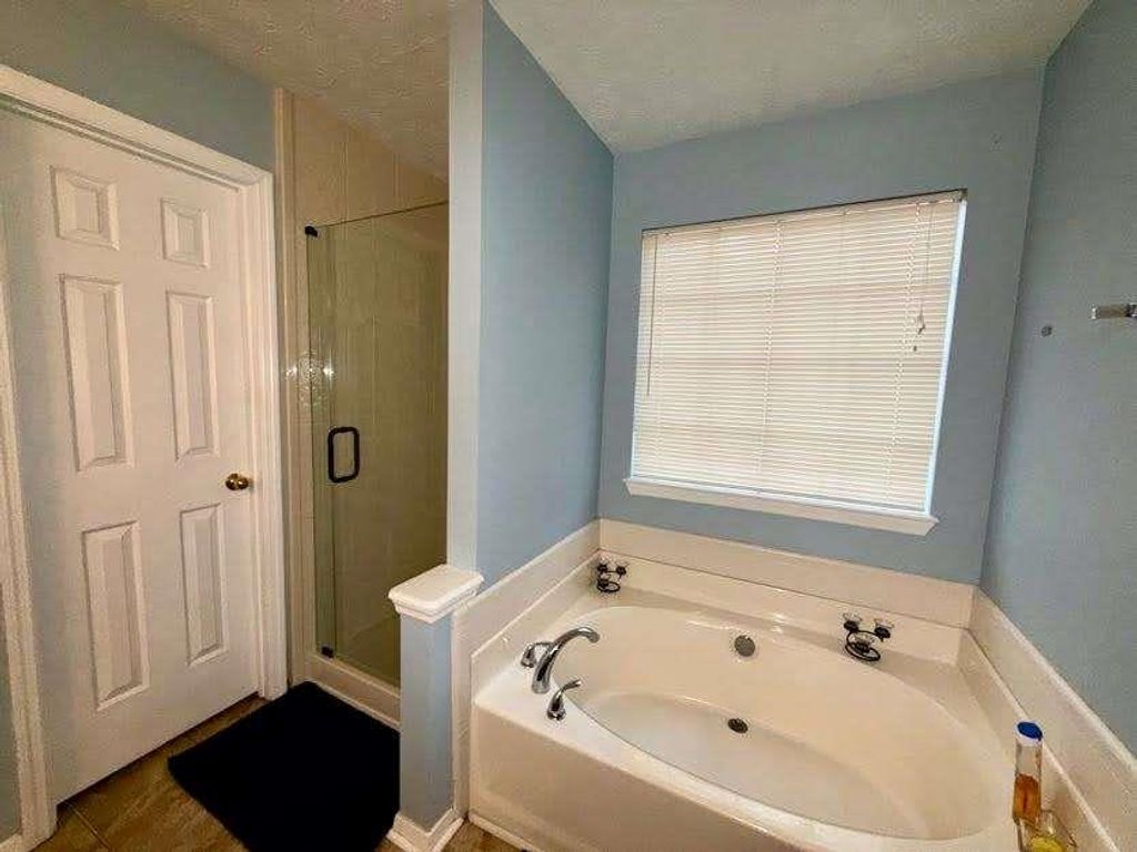 Image 22 of property listing at 1990 Surrey Hill Circle, Lawrenceville, GA 30044