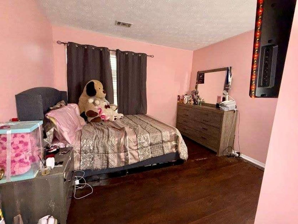 Image 24 of property listing at 1990 Surrey Hill Circle, Lawrenceville, GA 30044