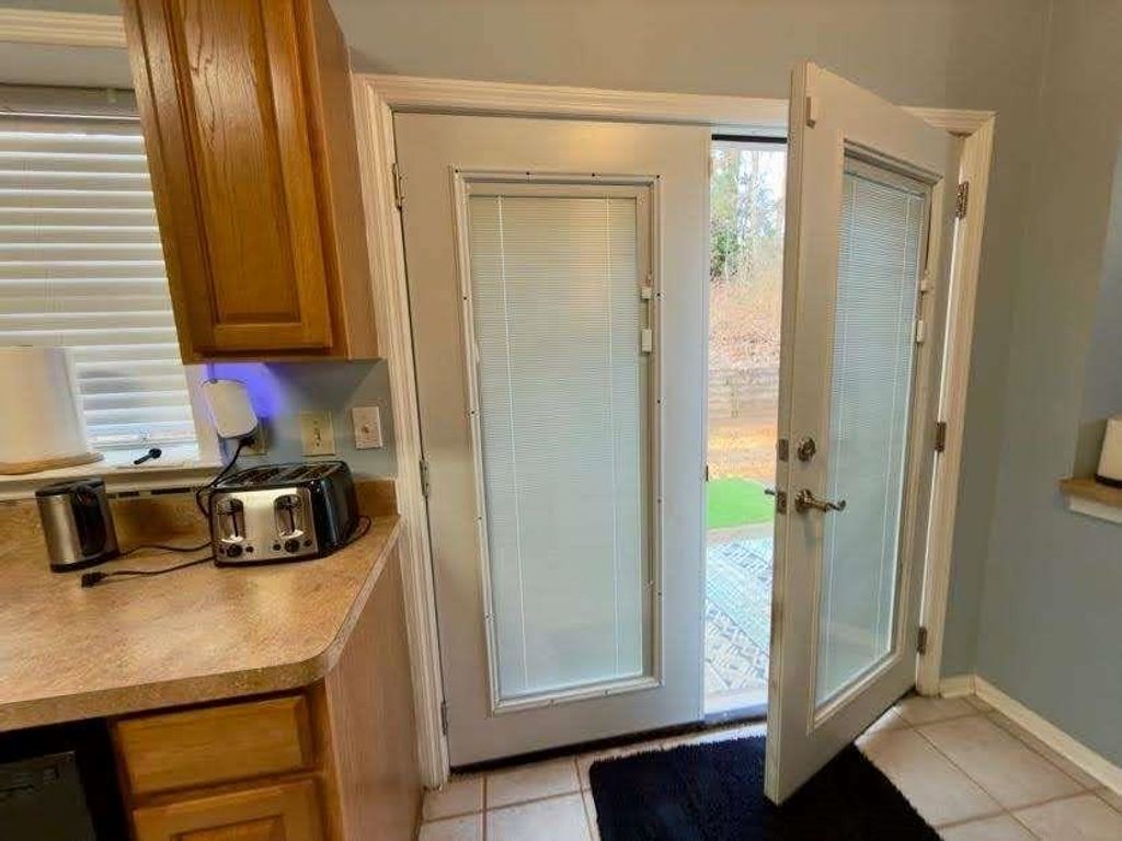 Image 27 of property listing at 1990 Surrey Hill Circle, Lawrenceville, GA 30044