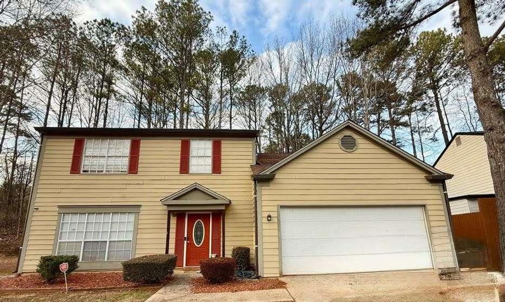 Image 3 of property listing at 1990 Surrey Hill Circle, Lawrenceville, GA 30044