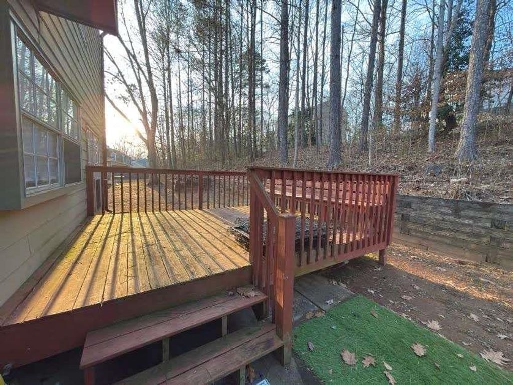 Image 31 of property listing at 1990 Surrey Hill Circle, Lawrenceville, GA 30044