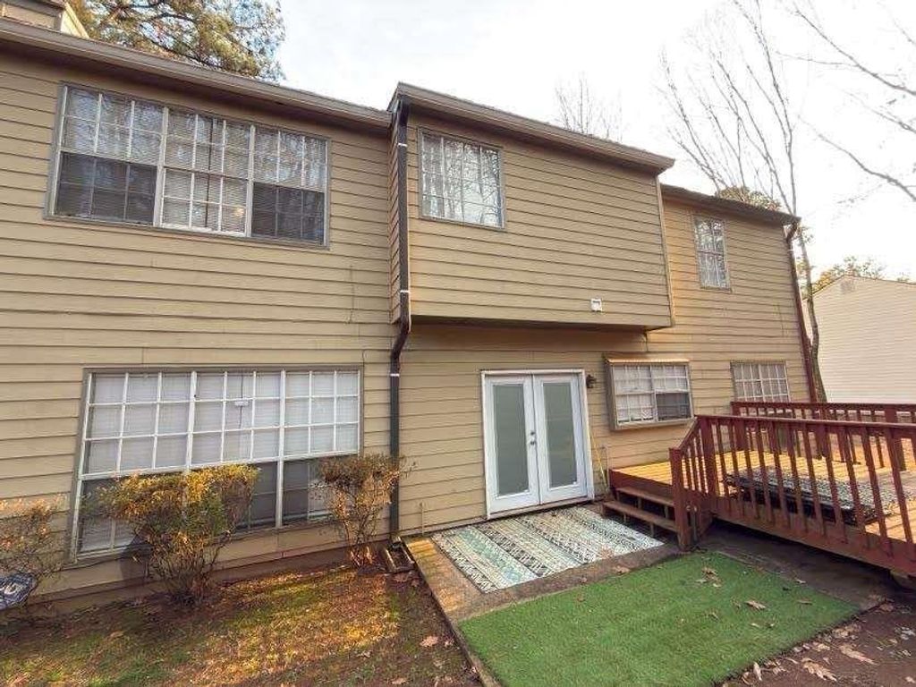 Image 32 of property listing at 1990 Surrey Hill Circle, Lawrenceville, GA 30044