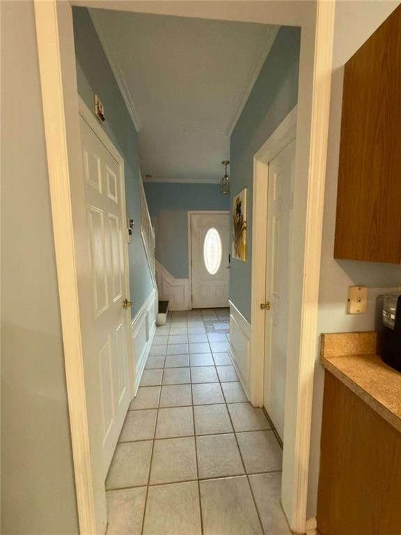 Image 5 of property listing at 1990 Surrey Hill Circle, Lawrenceville, GA 30044