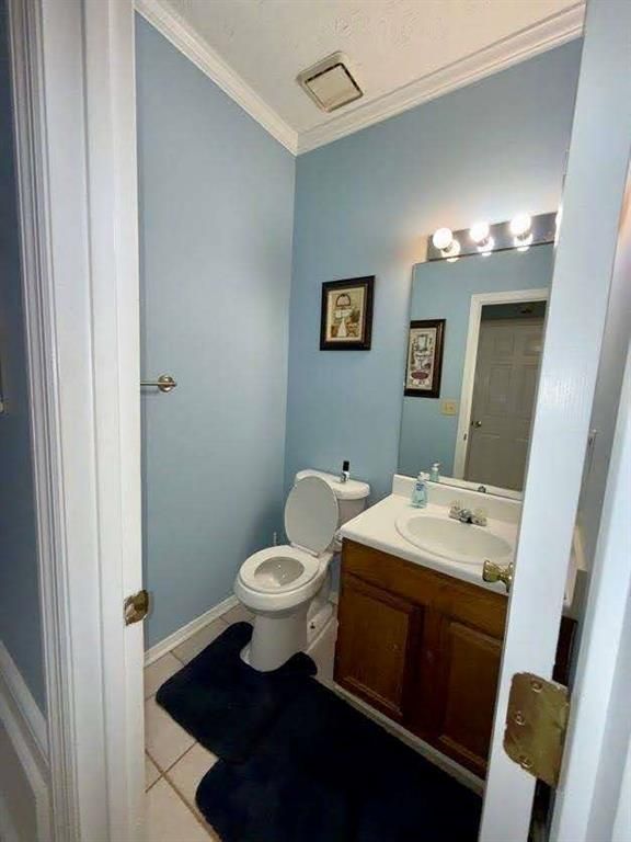 Image 6 of property listing at 1990 Surrey Hill Circle, Lawrenceville, GA 30044