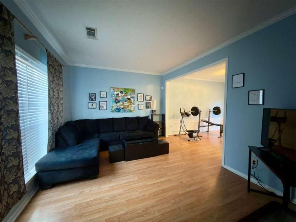 Image 8 of property listing at 1990 Surrey Hill Circle, Lawrenceville, GA 30044