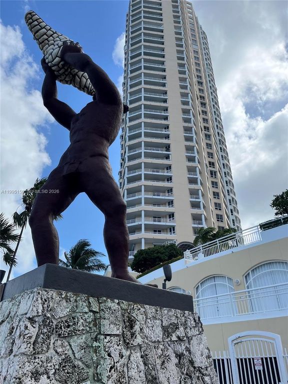 808 Brickell Key Dr 2002, Miami, FL 33131