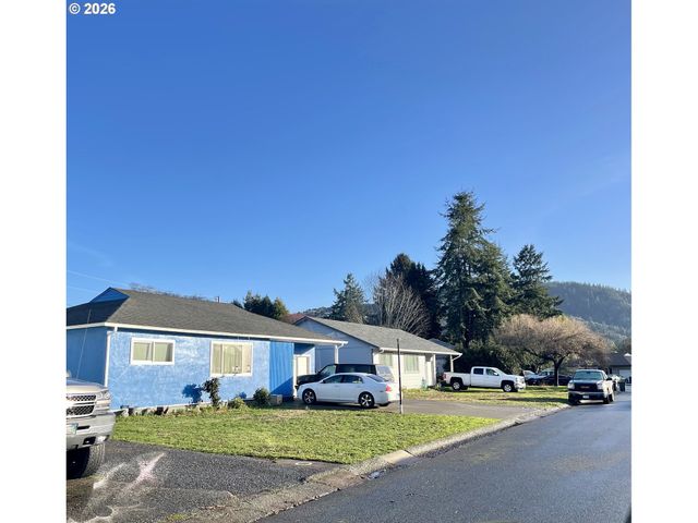 328 SPRUCE DR. Dr, Brookings, OR 97415