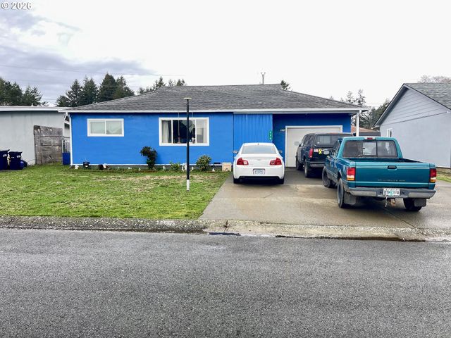 328 SPRUCE DR. Dr, Brookings, OR 97415