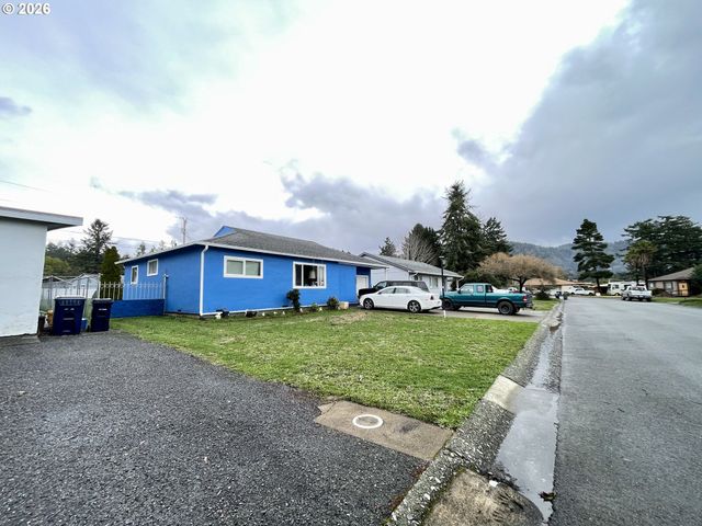 328 SPRUCE DR. Dr, Brookings, OR 97415