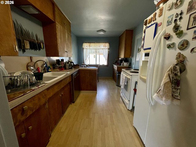 328 SPRUCE DR. Dr, Brookings, OR 97415