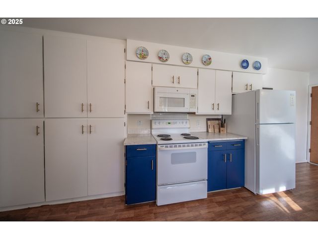 16281 CHAPMAN Ln, Brookings, OR 97415