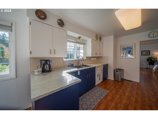 16281 CHAPMAN Ln, Brookings, OR 97415