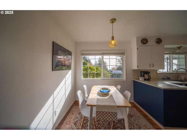 16281 CHAPMAN Ln, Brookings, OR 97415