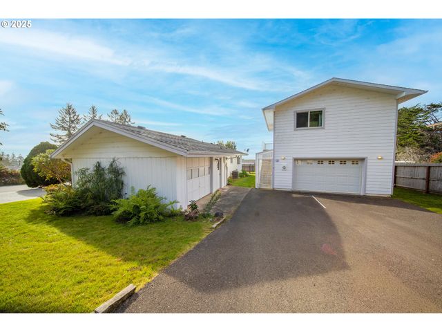 16281 CHAPMAN Ln, Brookings, OR 97415