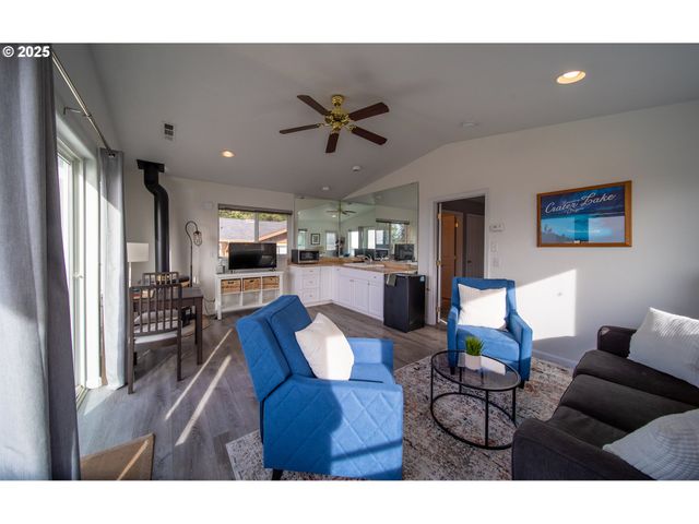 16281 CHAPMAN Ln, Brookings, OR 97415