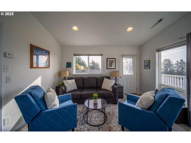 16281 CHAPMAN Ln, Brookings, OR 97415