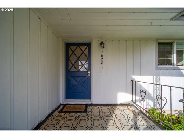 16281 CHAPMAN Ln, Brookings, OR 97415