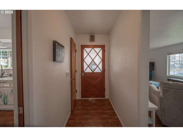 16281 CHAPMAN Ln, Brookings, OR 97415