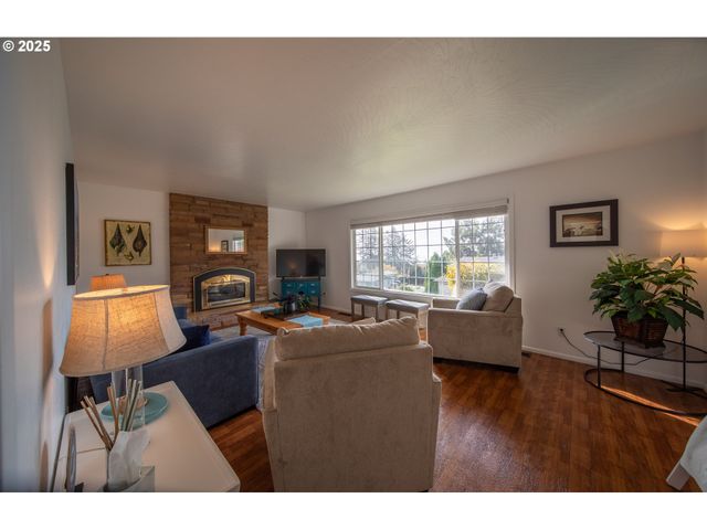 16281 CHAPMAN Ln, Brookings, OR 97415